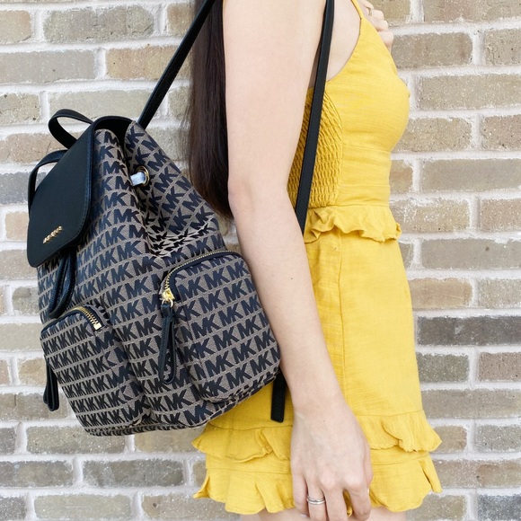 SALE‼️‼️ 🎁💕Michael kors backpack &wallet BUNDLE - Picture 2 of 8